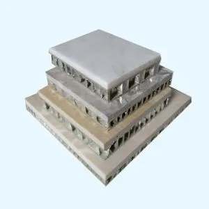Placaj de piatră de 3 - 5 mm susținut cu panouri de fagure din aluminiu
